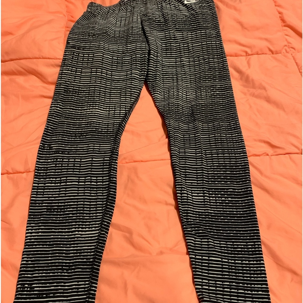 3 Nike leggings